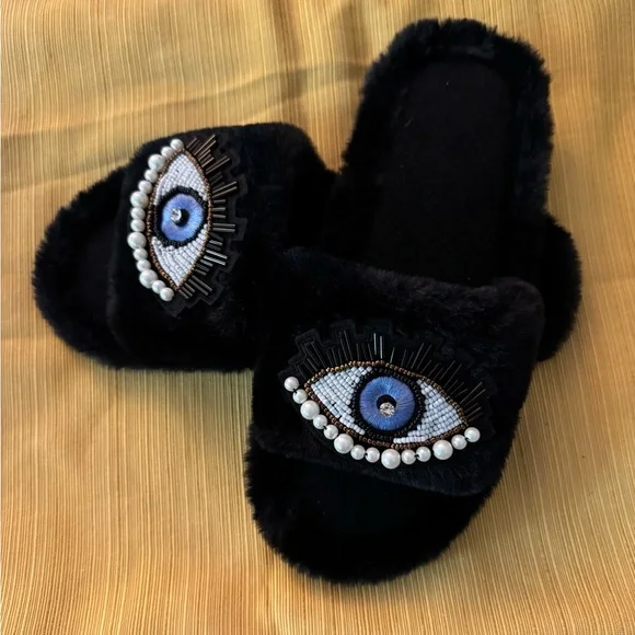 Angel  Eye Faux fur slippers NWT - Picture 3 of 4